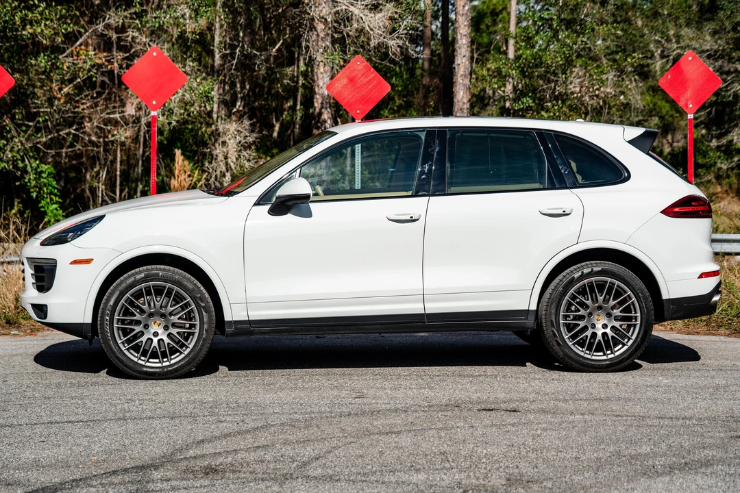2017 Porsche 958 Cayenne - Image 12 of 31