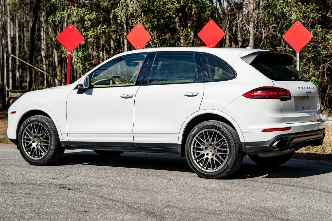 2017 Porsche 958 Cayenne - Image 14 of 31