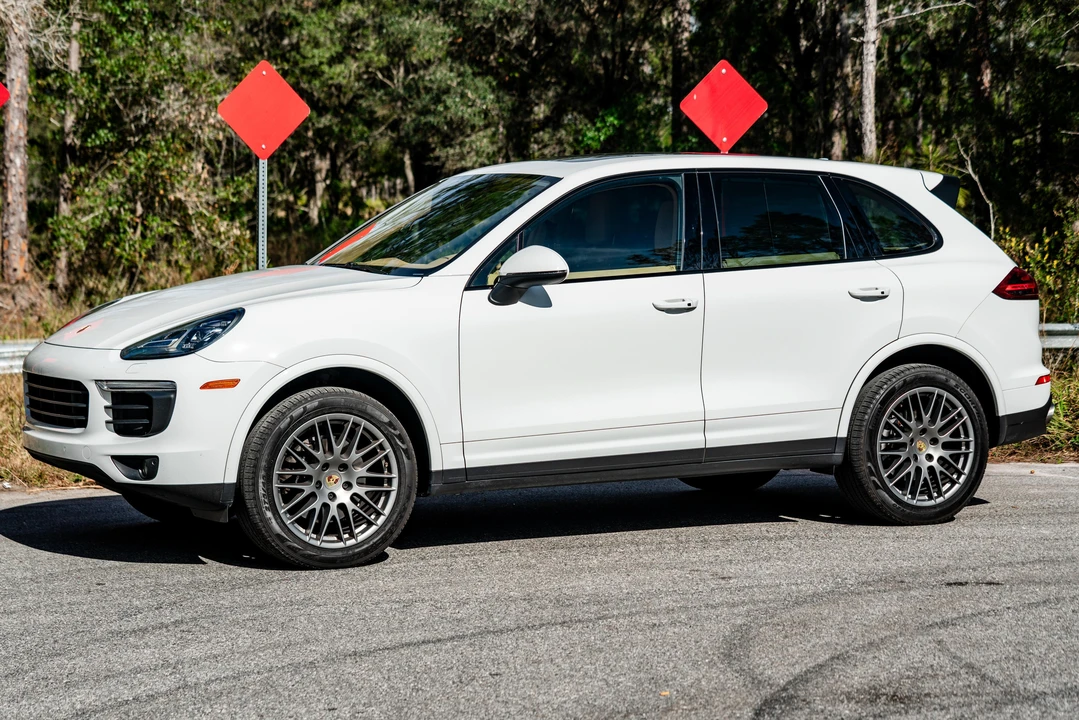 2017 Porsche 958 Cayenne - Image 10 of 31