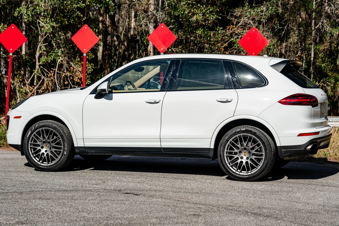 2017 Porsche 958 Cayenne - Image 13 of 31