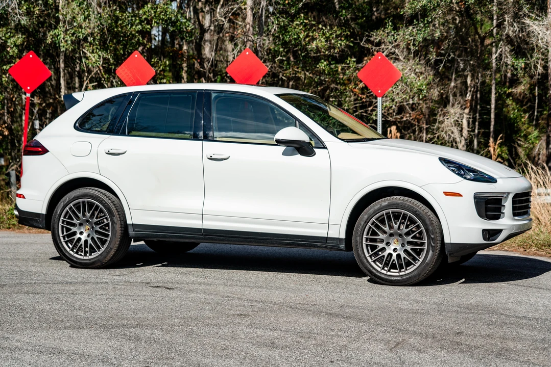 2017 Porsche 958 Cayenne - Image 26 of 31