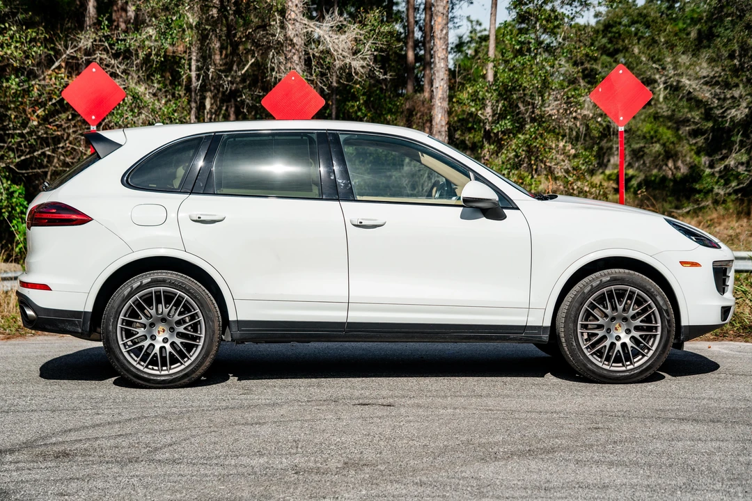 2017 Porsche 958 Cayenne - Image 3 of 31