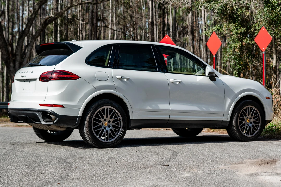 2017 Porsche 958 Cayenne - Image 24 of 31
