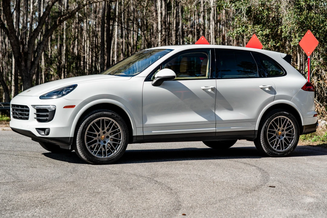 2017 Porsche 958 Cayenne - Image 11 of 31