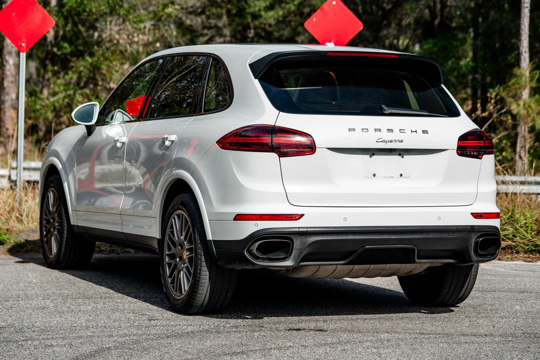 2017 Porsche 958 Cayenne - Image 17 of 31
