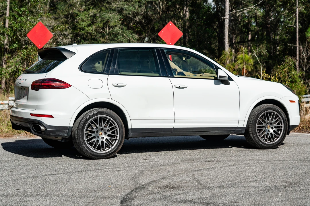 2017 Porsche 958 Cayenne - Image 25 of 31