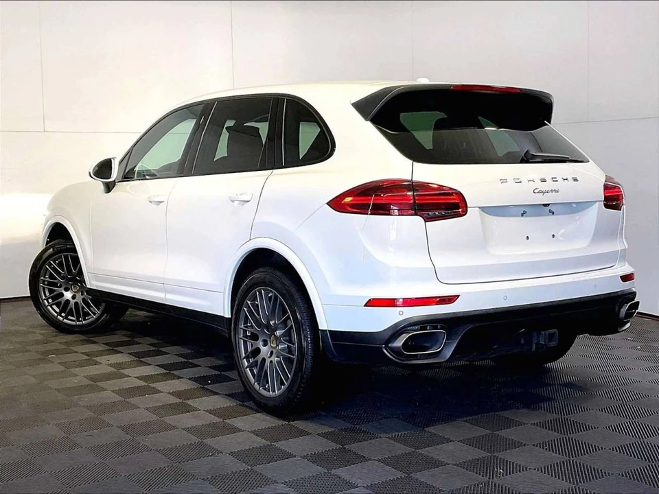 2017 Porsche 958 Cayenne - Image 3 of 5