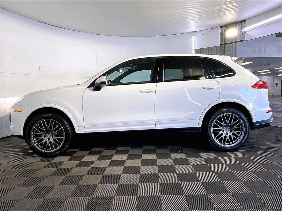 2017 Porsche 958 Cayenne - Image 2 of 5
