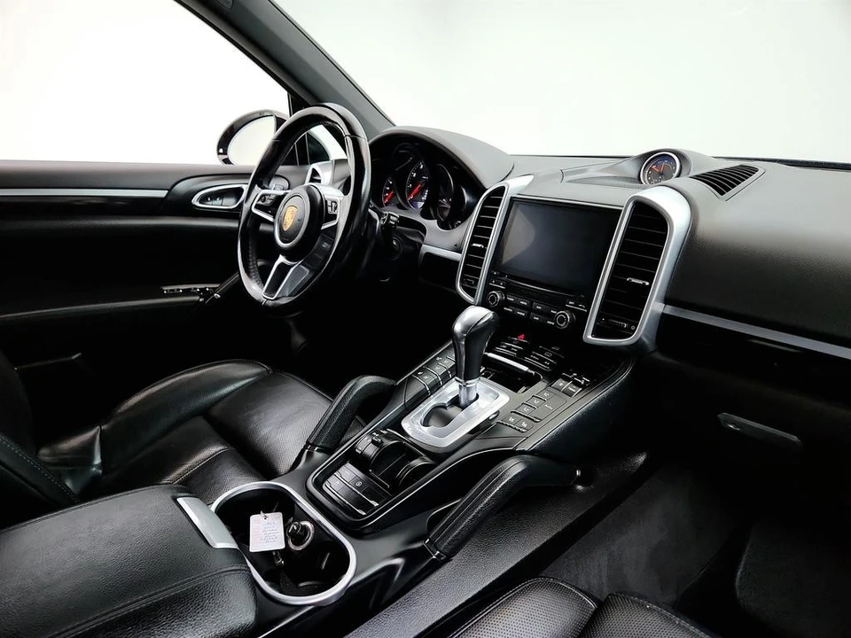 2017 Porsche 958 Cayenne - Image 25 of 31