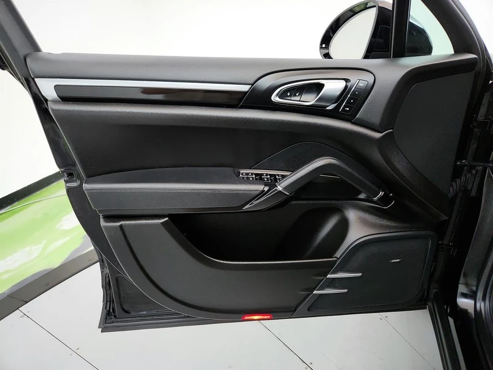 2017 Porsche 958 Cayenne - Image 25 of 31