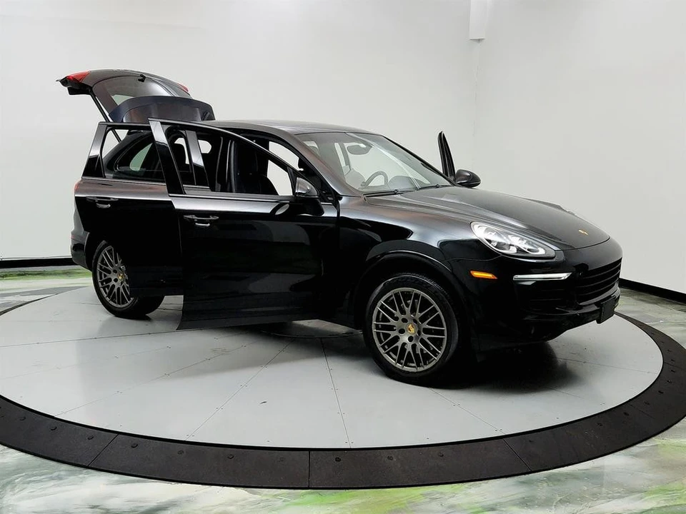 2017 Porsche 958 Cayenne - Image 10 of 31