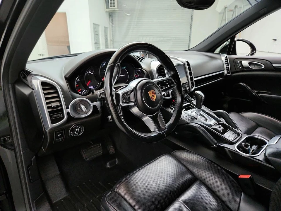 2017 Porsche 958 Cayenne - Image 13 of 31