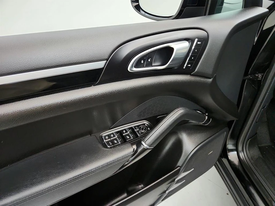 2017 Porsche 958 Cayenne - Image 24 of 31