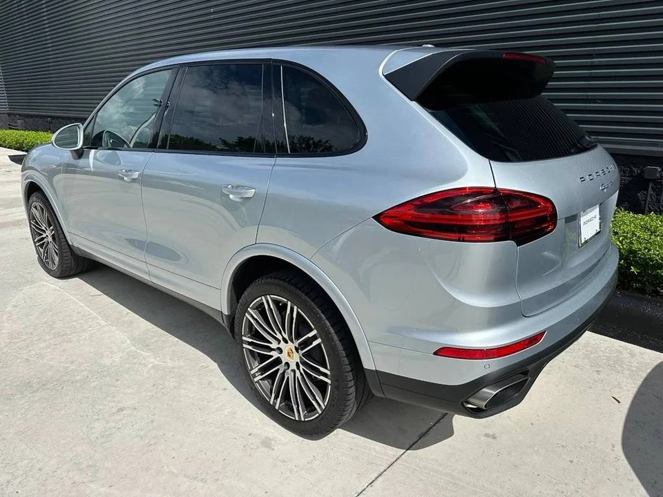 2017 Porsche 958 Cayenne - Image 3 of 5