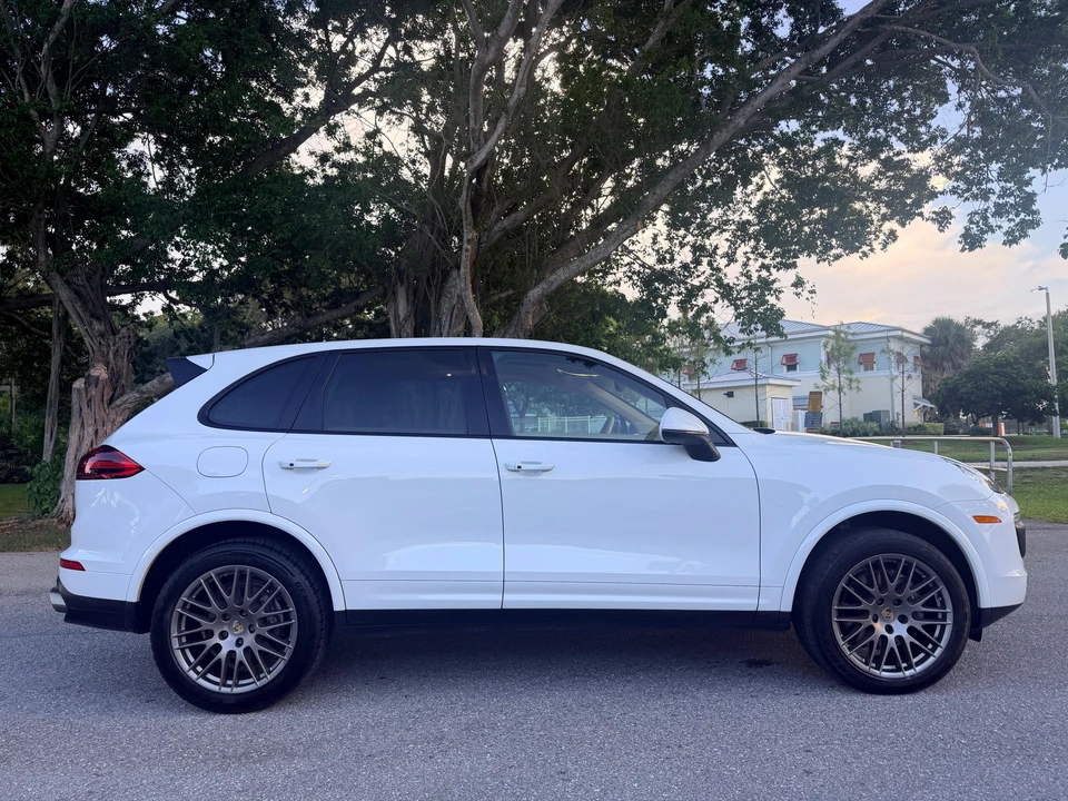 2017 Porsche 958 Cayenne - Image 12 of 31