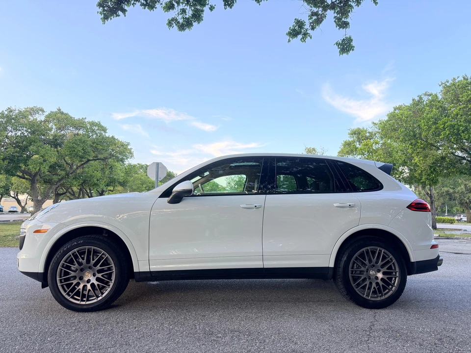 2017 Porsche 958 Cayenne - Image 8 of 31