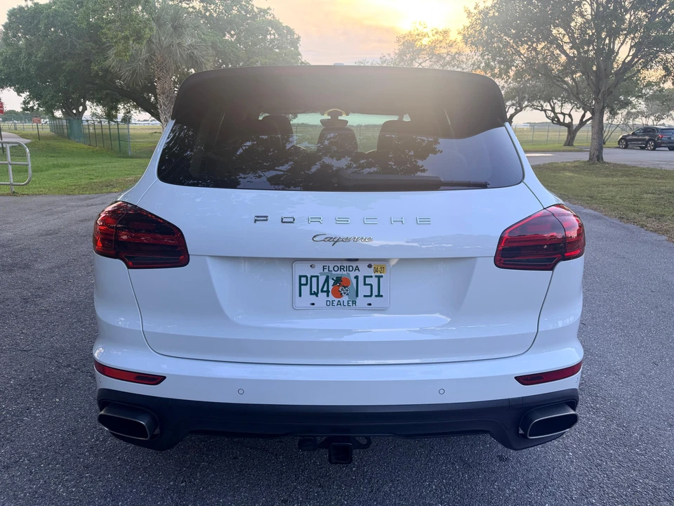 2017 Porsche 958 Cayenne - Image 10 of 31