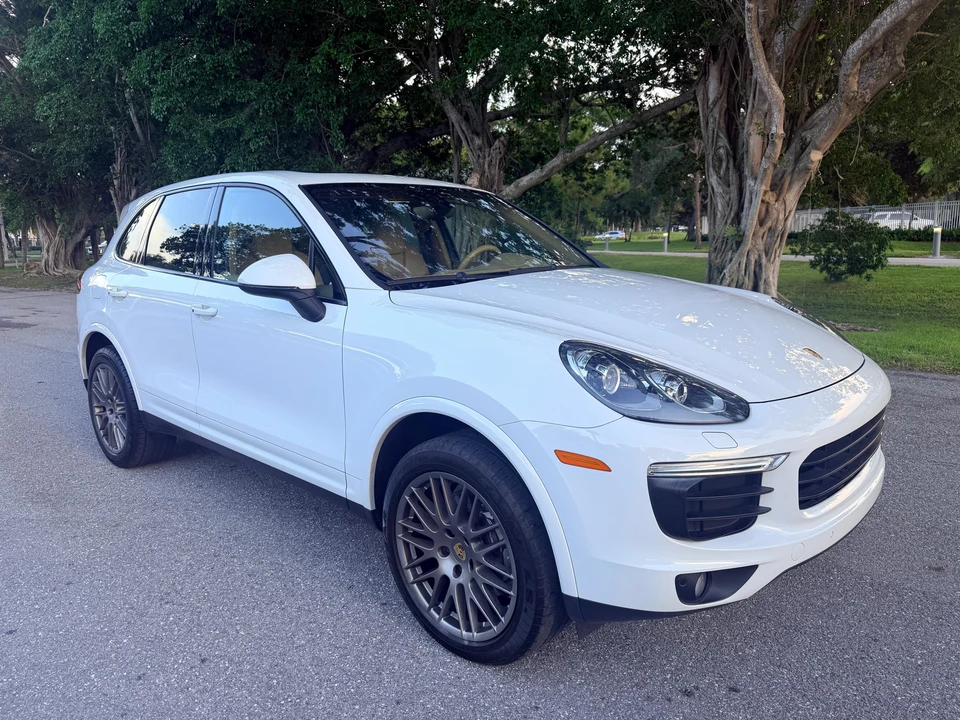 2017 Porsche 958 Cayenne - Image 13 of 31