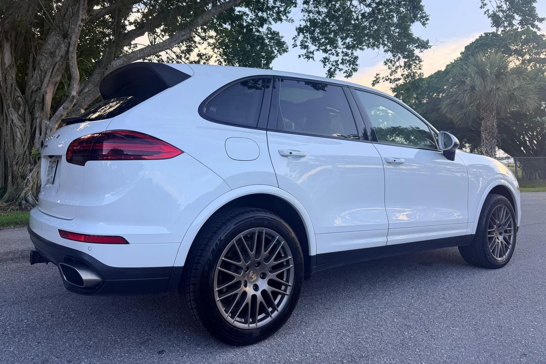 2017 Porsche 958 Cayenne - Image 4 of 31