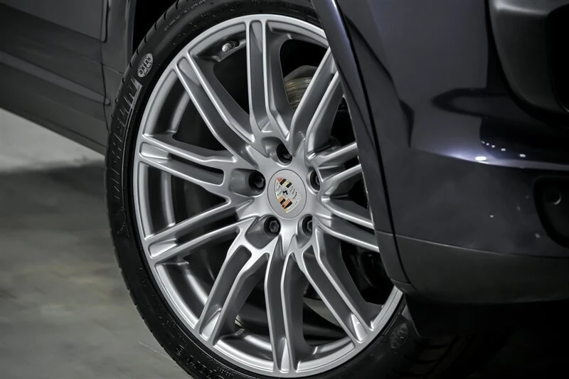 2017 Porsche 958 Cayenne - Image 4 of 21
