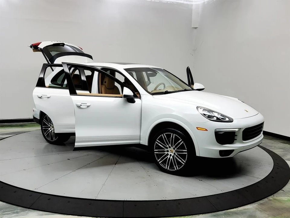 2017 Porsche 958 Cayenne - Image 10 of 31