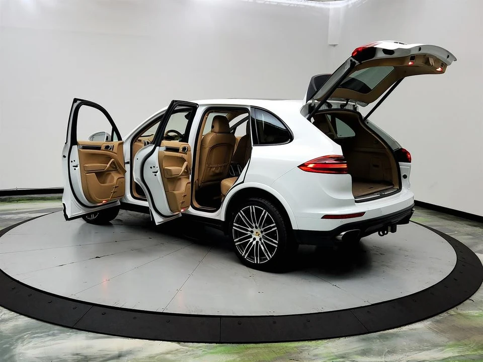 2017 Porsche 958 Cayenne - Image 12 of 31