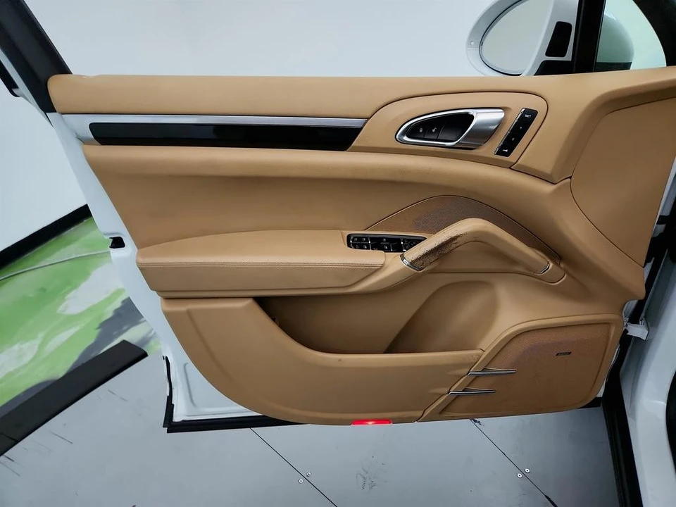 2017 Porsche 958 Cayenne - Image 24 of 31