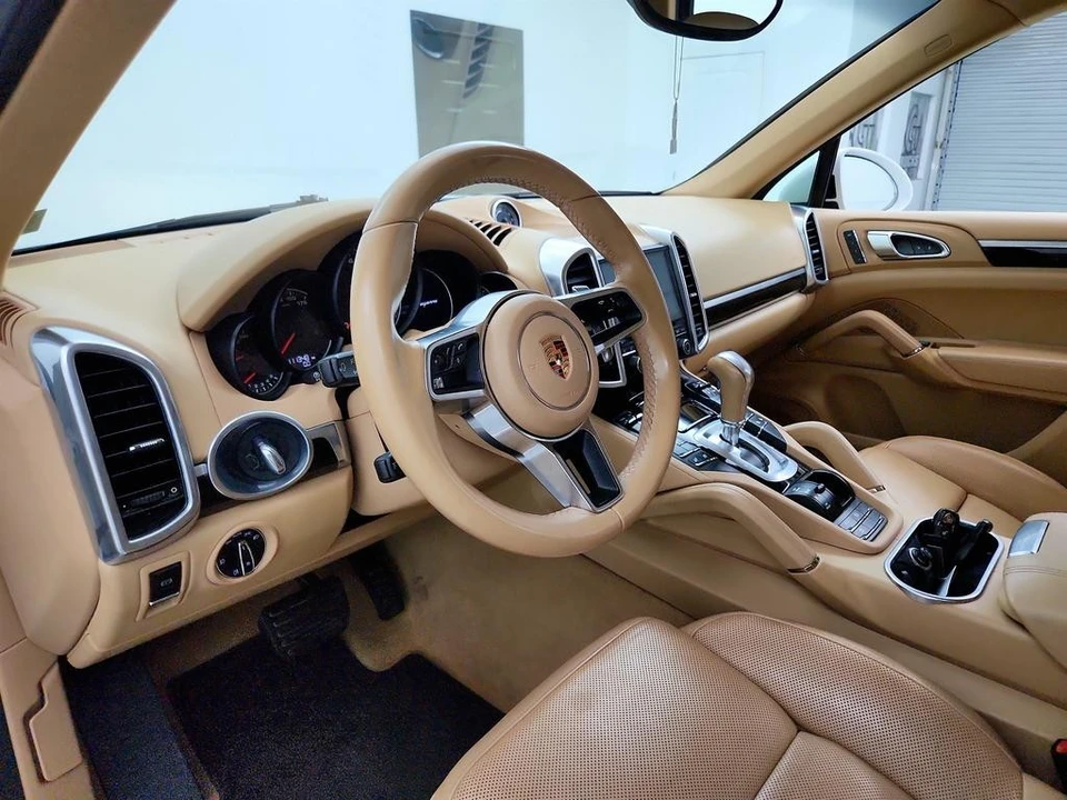 2017 Porsche 958 Cayenne - Image 13 of 31