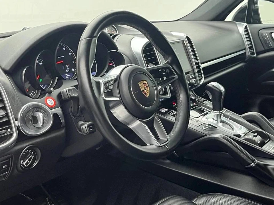 2017 Porsche 958 Cayenne - Image 4 of 5