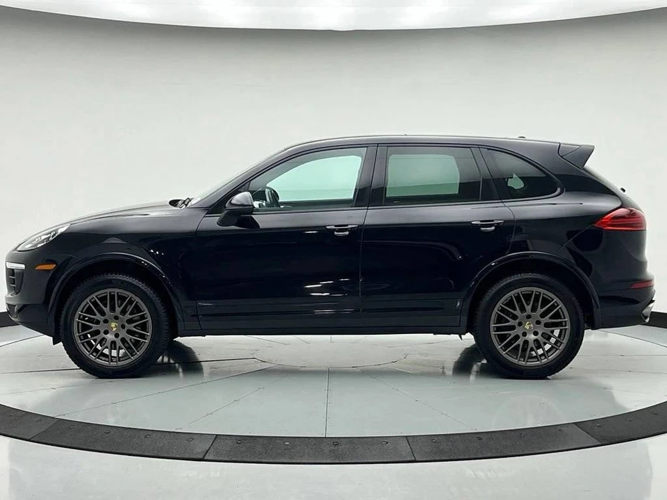 2017 Porsche 958 Cayenne - Image 2 of 5