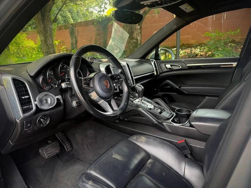 2017 Porsche 958 Cayenne - Image 4 of 5