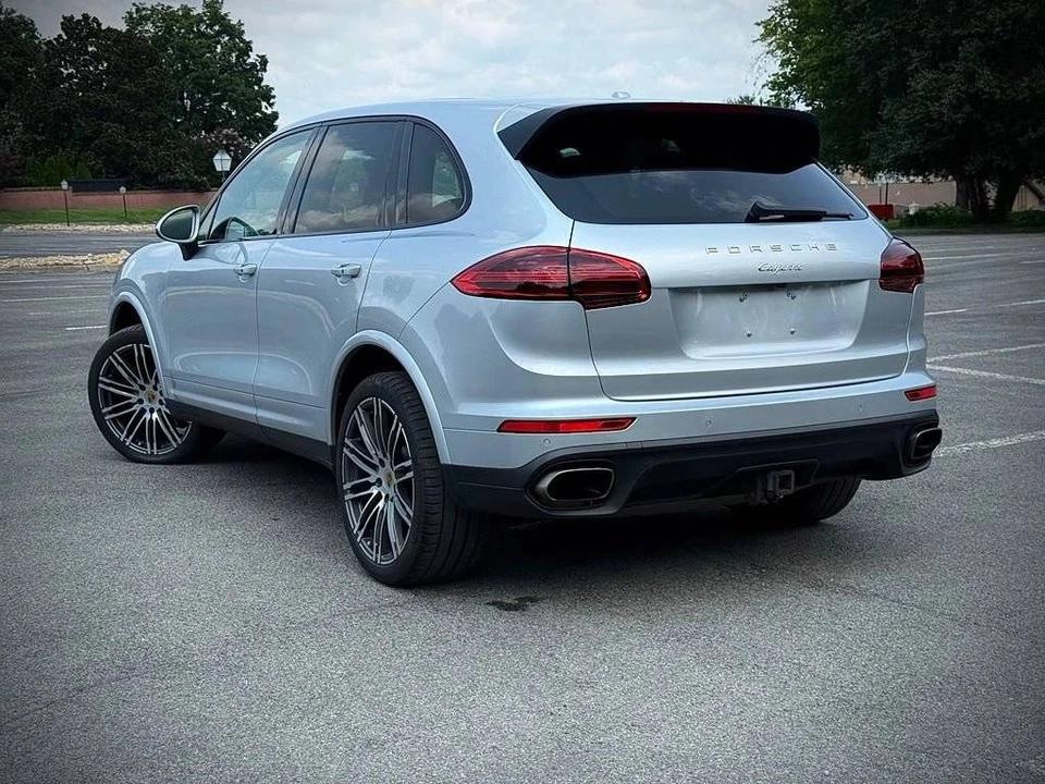 2017 Porsche 958 Cayenne - Image 3 of 5