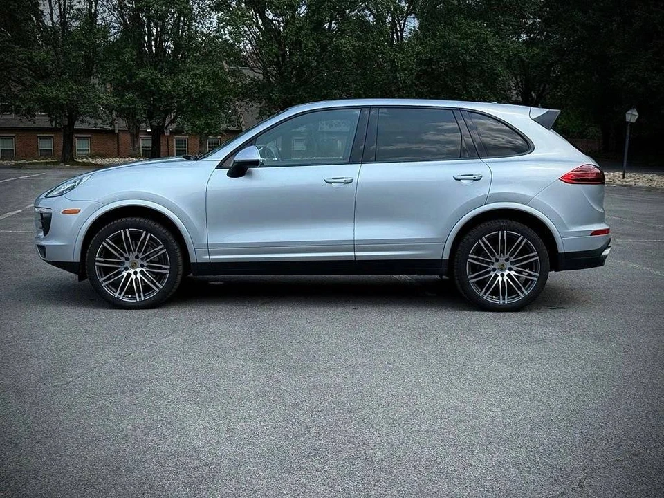 2017 Porsche 958 Cayenne - Image 2 of 5