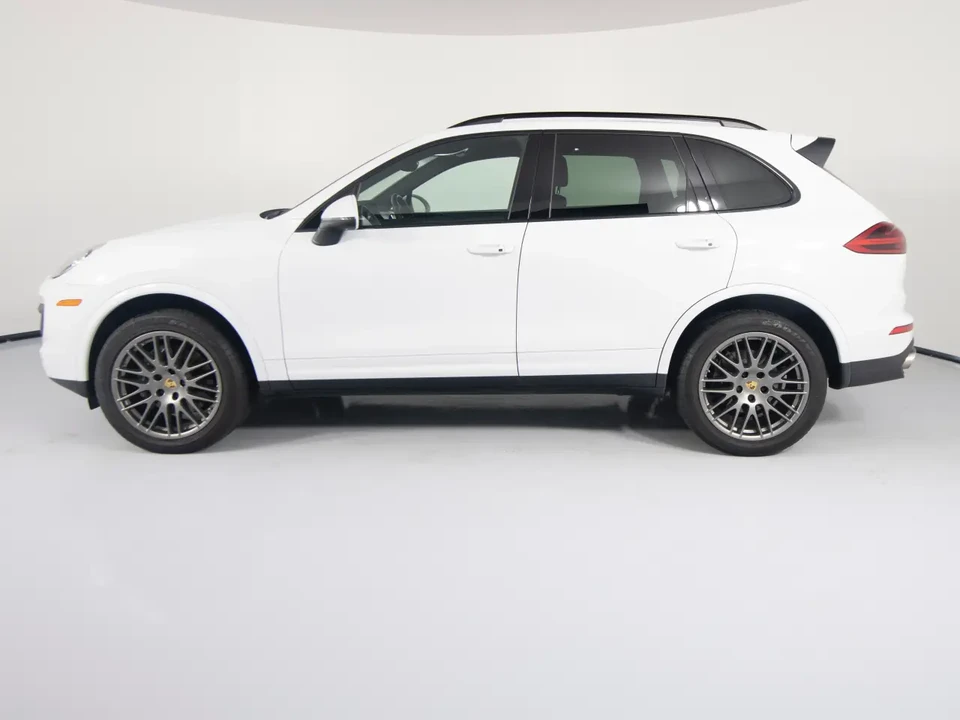 2017 Porsche 958 Cayenne - Image 16 of 31