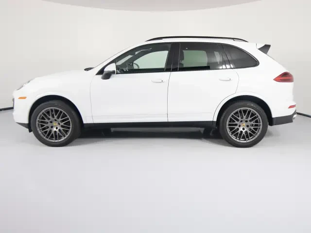 2017 Porsche 958 Cayenne - Image 14 of 31