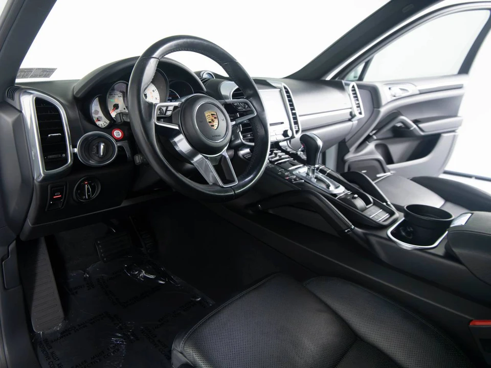 2017 Porsche 958 Cayenne - Image 4 of 5