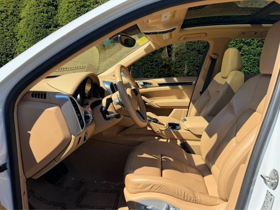 2017 Porsche 958 Cayenne - Image 4 of 5