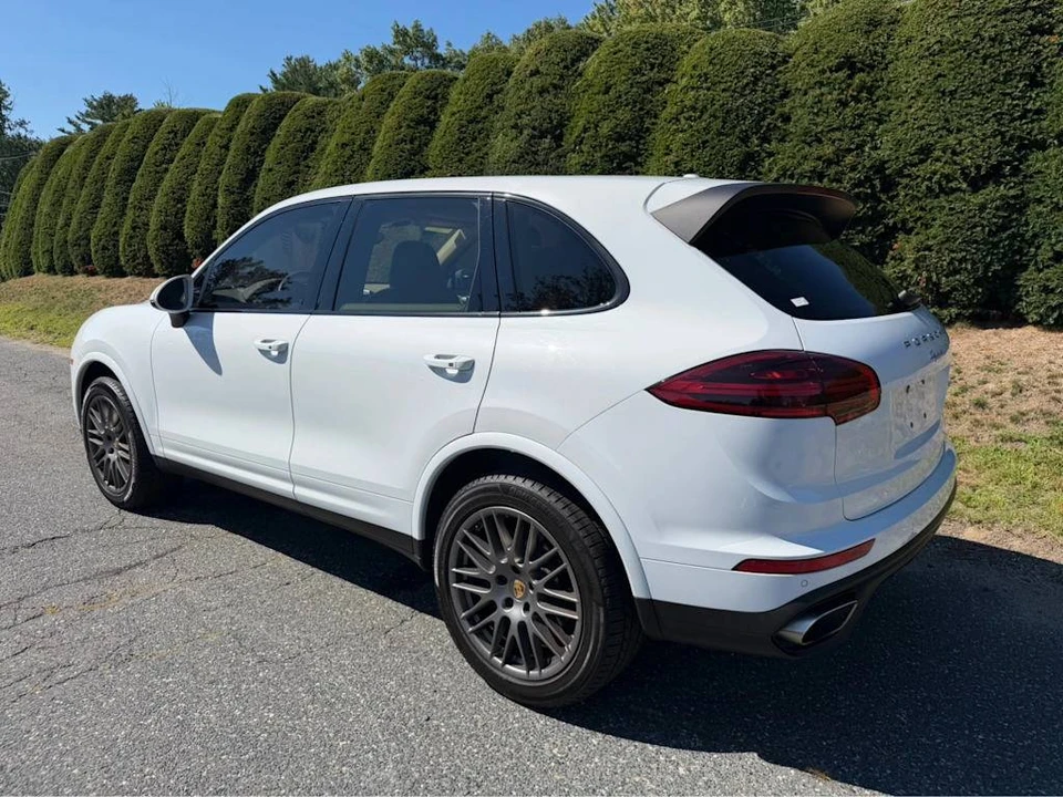 2017 Porsche 958 Cayenne - Image 3 of 5