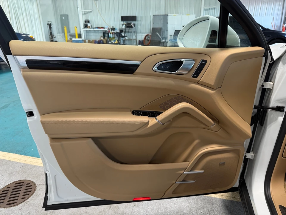 2017 Porsche 958 Cayenne - Image 9 of 24