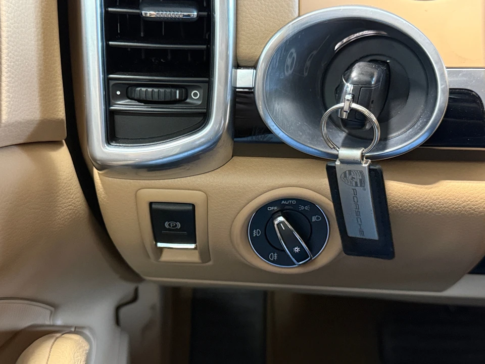 2017 Porsche 958 Cayenne - Image 11 of 24