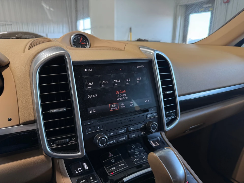 2017 Porsche 958 Cayenne - Image 13 of 24