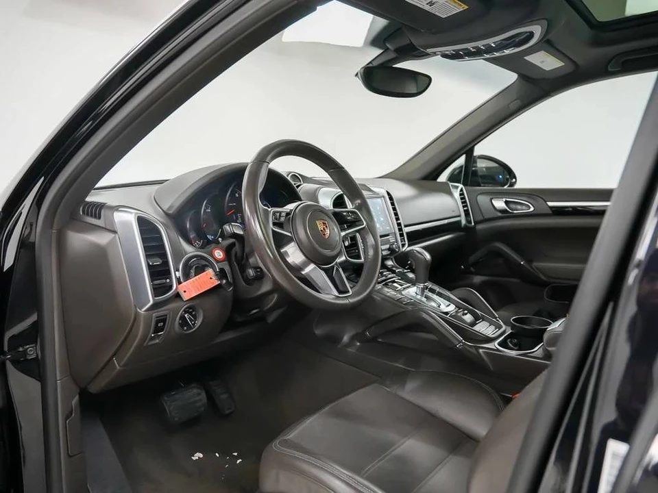 2017 Porsche 958 Cayenne - Image 4 of 5