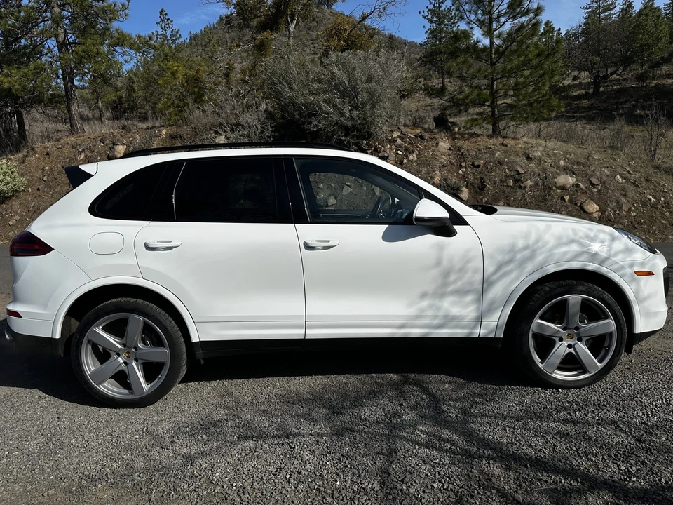 2017 Porsche 958 Cayenne - Image 15 of 31