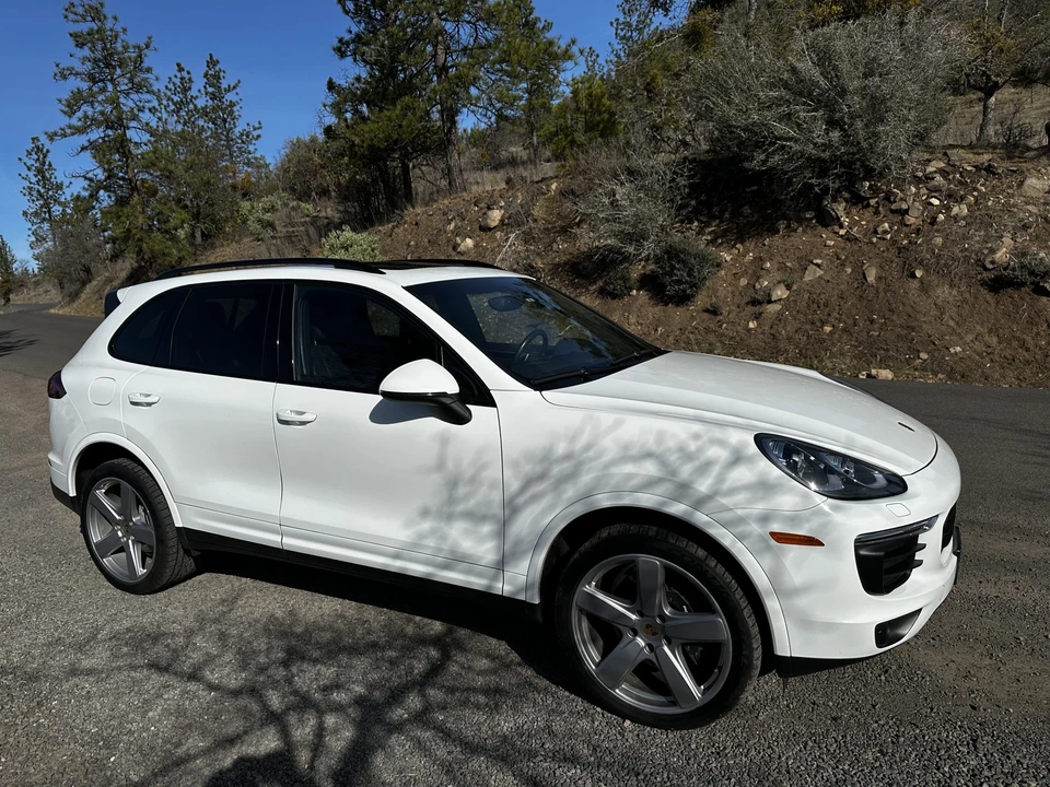2017 Porsche 958 Cayenne - Image 12 of 31