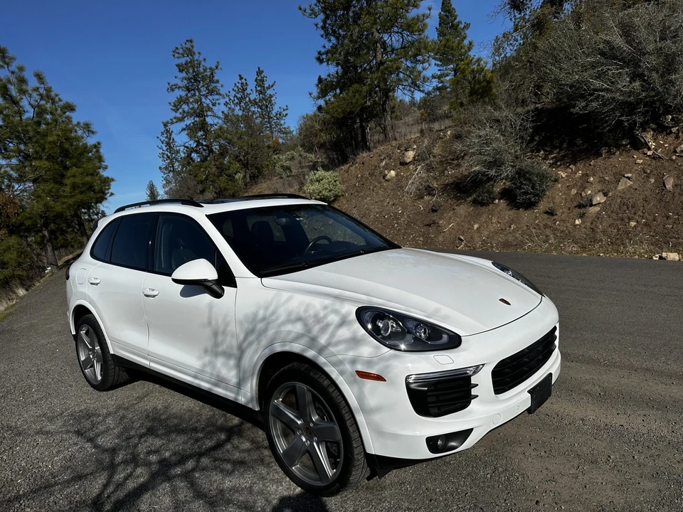 2017 Porsche 958 Cayenne - Image 10 of 31