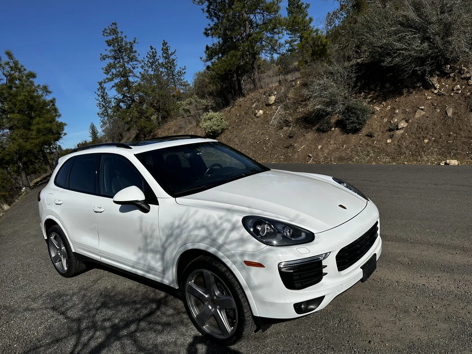 2017 Porsche 958 Cayenne - Image 11 of 31