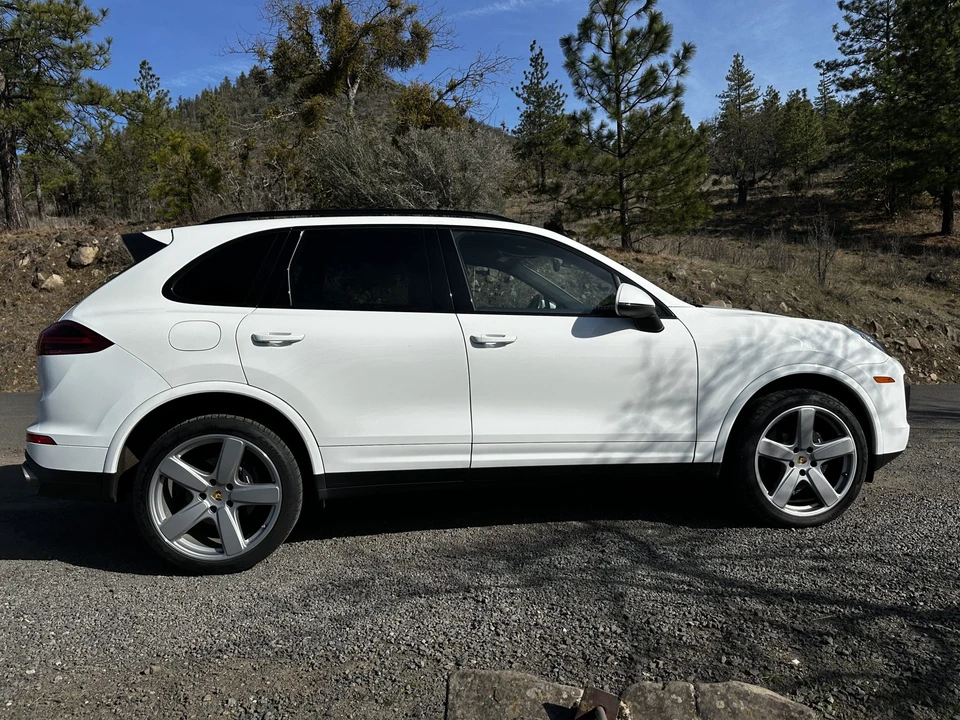 2017 Porsche 958 Cayenne - Image 16 of 31