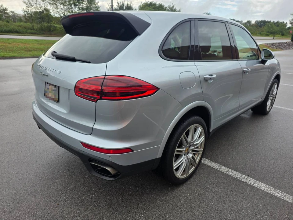 2017 Porsche 958 Cayenne - Image 4 of 11