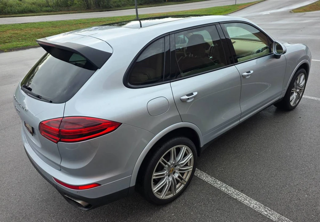 2017 Porsche 958 Cayenne - Image 2 of 11