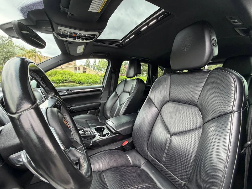 2017 Porsche 958 Cayenne - Image 6 of 16